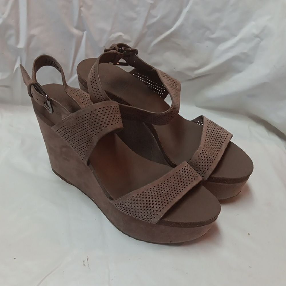 Vince Camuto Women's Tan Wedge Sandals Size 7.5M